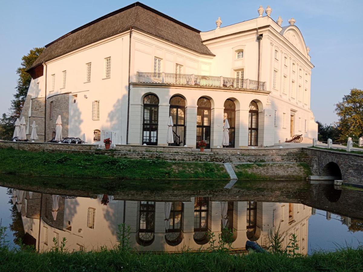 Palac W Kurozwekach Kurozweki Bagian luar foto